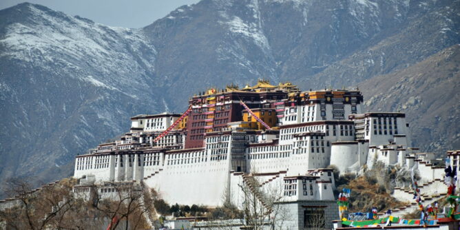 The Dram/Zhangmu Border Crossing is Re-Opened The Dram/Zhangmu Border Crossing is Re-Opened